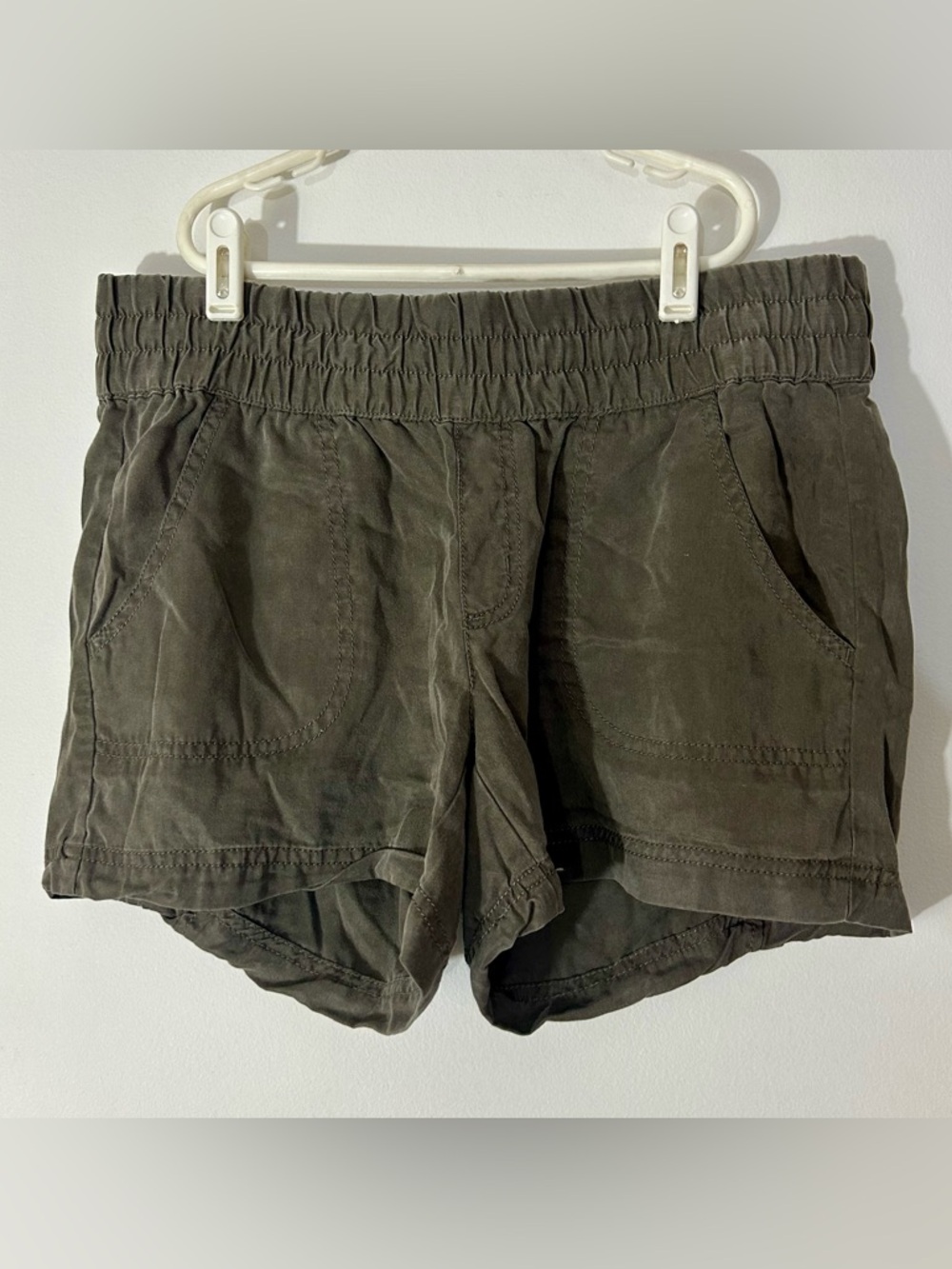 Athleta Falcon Benicia Shorts Olive Green  Elastic-Waist, Pockets, Women’s 8